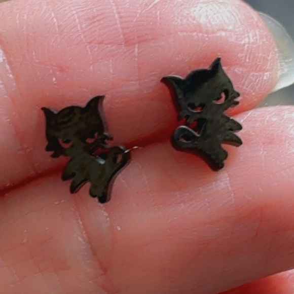 Black Cat Stud Earrings – Stainless Steel and Waterproof - Picture 4 of 4
